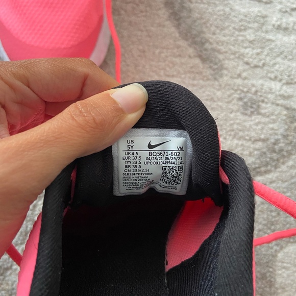Nike Revolution Running Shoes - Picture 6 of 7